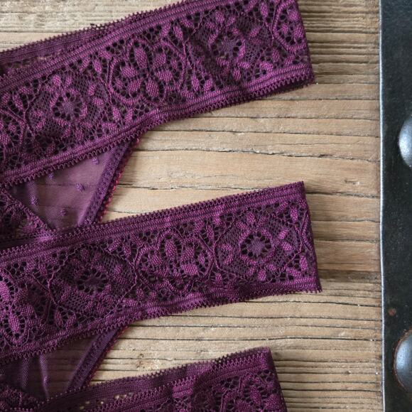 Victoria's Secret Lace Thong Bundle Sz S New 3 pieces - Picture 2 of 5